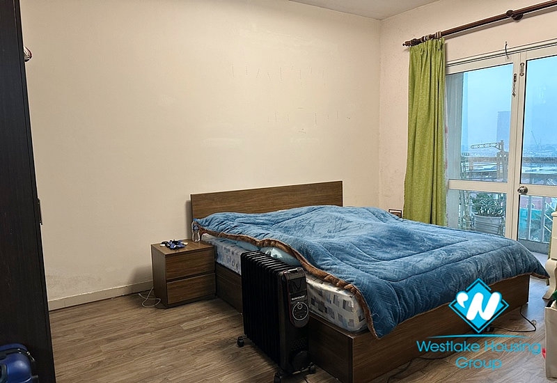 Beautiful apartment with 3 bedrooms, fully furnished, high floor with lake view for rent